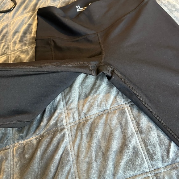 Under Armour Leggings Black Crop Compression Heat -Gear Leggings Size M - Picture 5 of 7
